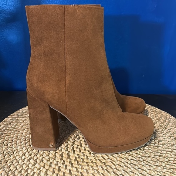 Women’s Rachel Zoe Camel Booties Size 7 - Picture 4 of 6